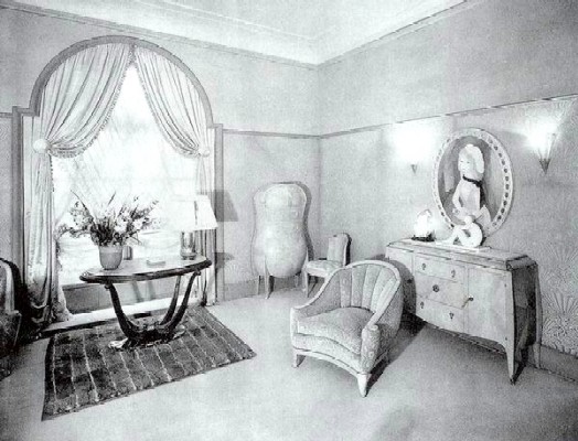 Woman's Bedroom, Groult